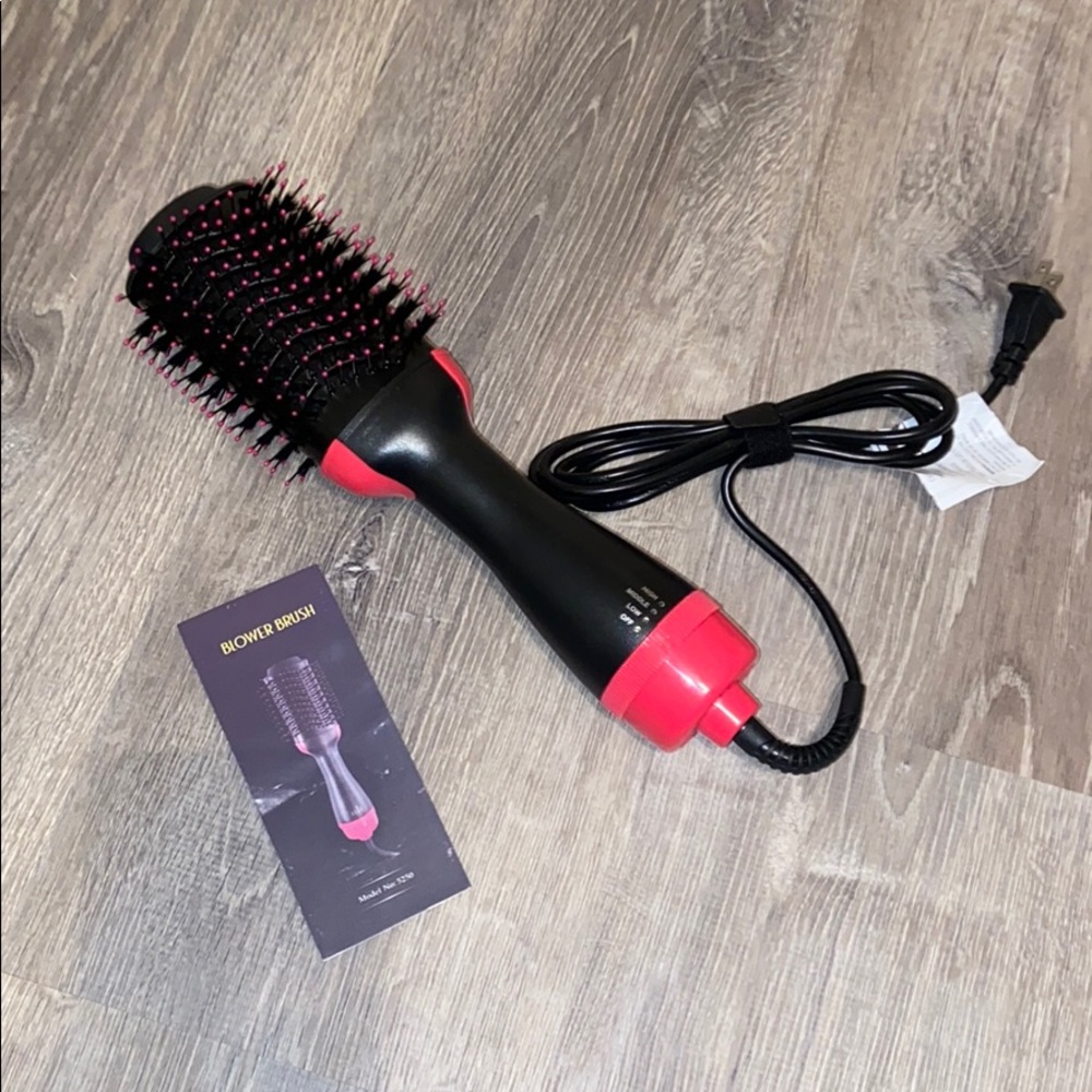ONE STEP HAIR DRYER AND STYLER